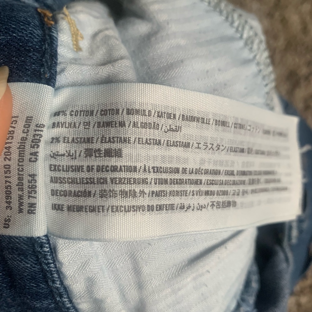 Hollister rolled cuff denim shorts - Picture 4 of 6